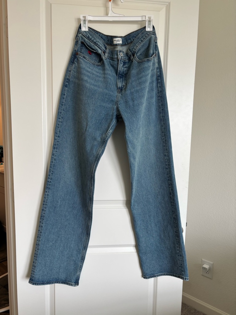 Abercrombie & Fitch Light Blue High-Rise Relaxed Jeans *LONG